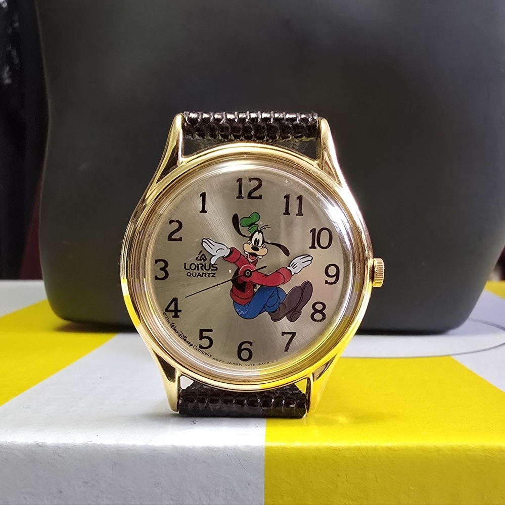 Vintage Lorus/Walt Disney Goofy Backwards Watch